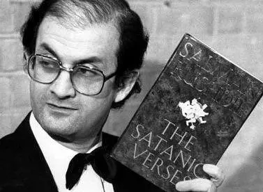 L'Europa vigliacca non difese Rushdie e l'islam alzò il tiro