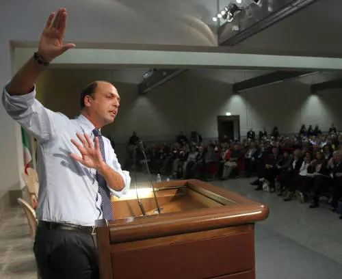 Alfano e il Pdl: «Si riparte da qui» E i grandi assenti sono gli ex An
