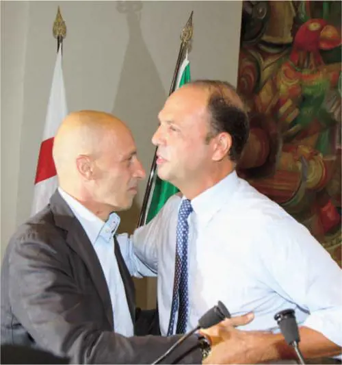 Sallusti accolto da una standing ovation