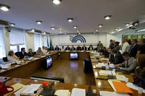 Stretta su Regioni, Province e Comuni: il pareggio di bilancio sarà obbligatorio