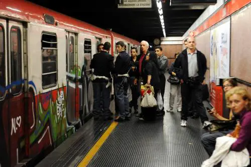 Dalla scuola ai trasporti: ecco cosa succede con lo sciopero di domani