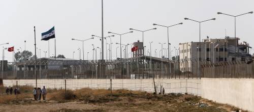 La frontiera tra Turchia e Siria ad Akcakale