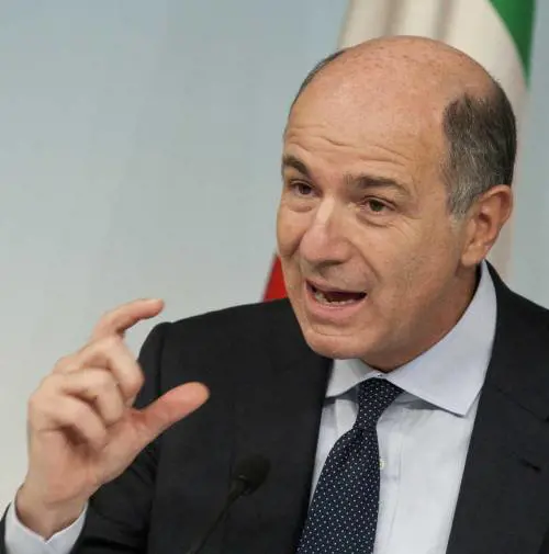 Meno tasse, Passera si accoda: «Ma soltanto dal prossimo anno»