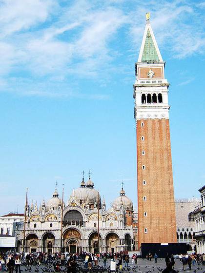 Venezia, quattro disoccupate protestano su San Marco