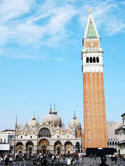 Venezia, quattro disoccupate protestano su San Marco