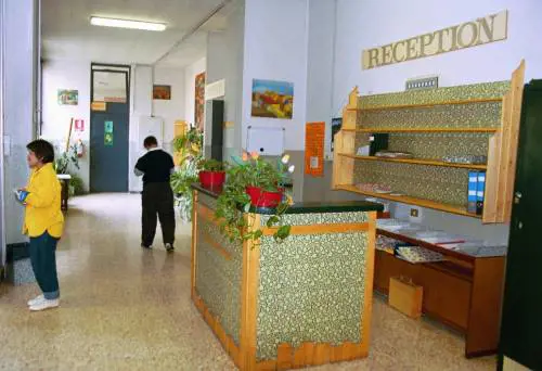 La scuola funziona? Va chiusa Le famiglie scendono in piazza