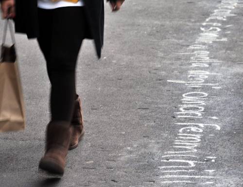 Sull'asfalto una «poesia» lunga 600 metri