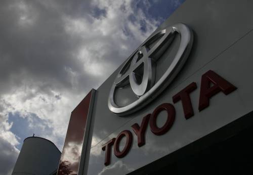Toyota richiama 2,7 milioni di auto per difetti