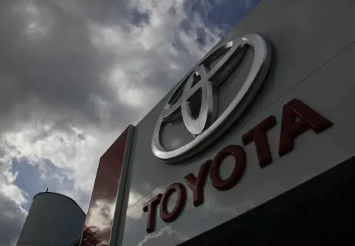 Auto, Toyota richiama 7,43 milioni di auto: problemi ai finestrini