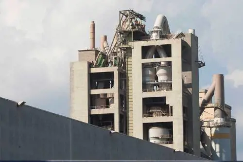 Italcementi, stabilmento Colleferro sotto sequestro: 14 camini non a norma