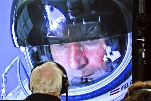 Baumgartner da record: è il primo uomo a infrangere il muro del suono 