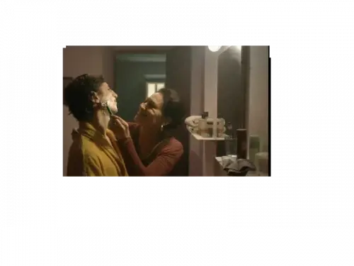 Uno spot per ridicolizzare gli italiani mammoni