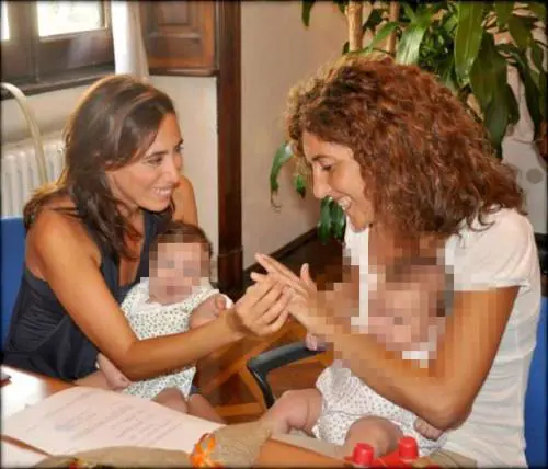 Francesca Vecchioni si registra all'albo per le unioni civili