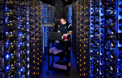 Google apre i suoi data centers per una visita virtuale