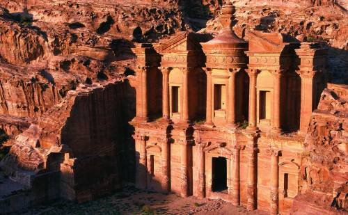 Scoperto a Petra monumento rimasto per secoli sotto la sabbia