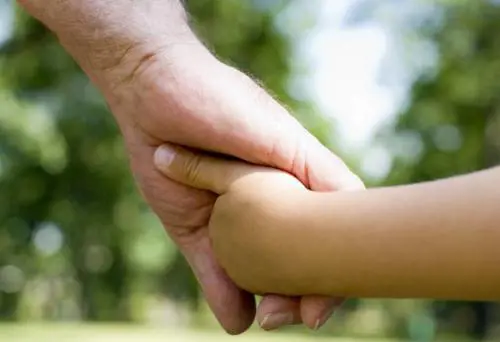 Coppie salvate dai nonni babysitter