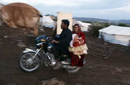 Siria, campo profughi sul confine turco