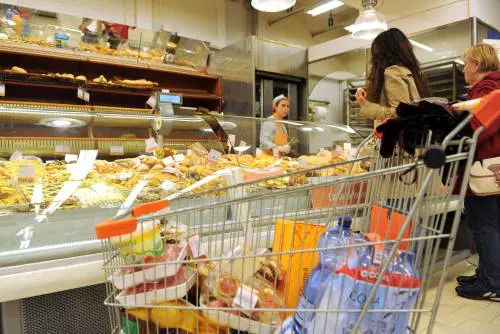 Istat, in calo commercio al dettaglio e gdo: salvi solo discount alimentari