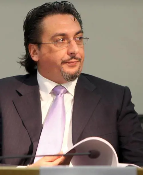 Unipol prende tempo sugli immobili Fonsai