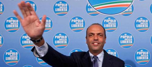 «Rifondiamoci senza egoismi» Alfano semina pace nel partito