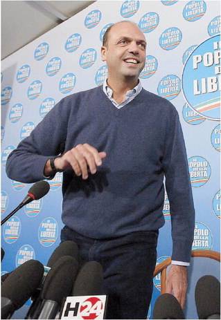 Alfano non lascia, raddoppia: "Mi candido"