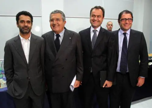 De Benedetti regala il gruppo ai figli