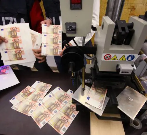 Scoperta la stamperia dei falsi euro