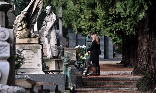 Comune senza soldi: si dovrà pagare per visitare i cimiteri