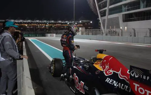 La Red Bull è Babbo Natale e fa un regalo alla Ferrari