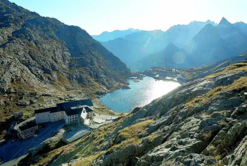 Il dolce Vallese dove s'intrecciano storia, paesaggi e spiritualità