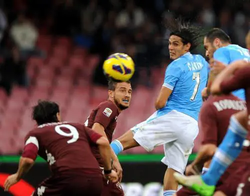 Ritorna Cavani ma con il Toro Napoli resta al buio