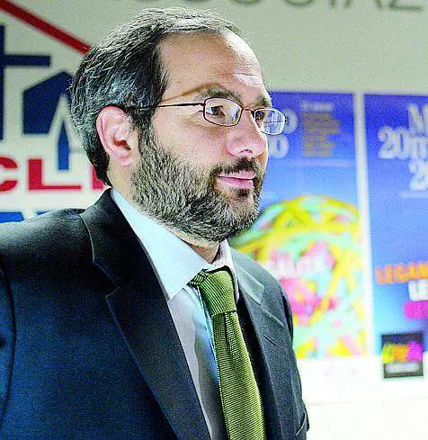 Ambrosoli prende tempo per scendere in campo «Darò la risposta a novembre», ma sarà tardi