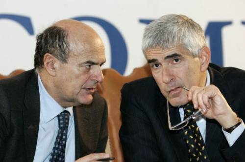 Legge elettorale, Bersani: "Casini morirà di tattica". E lui: "Non sono un tuo suddito"