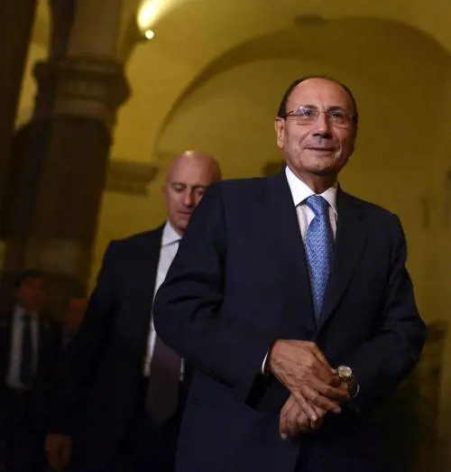 Elezioni, Grillo urla al golpe Schifani: «Riforma o fa l'80%»