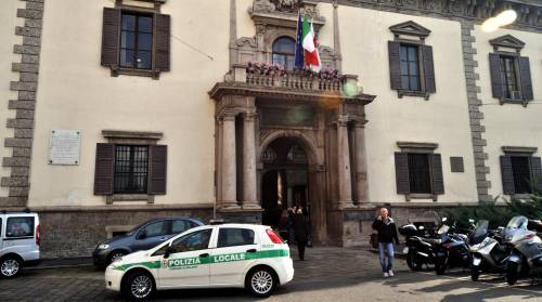 Si uccide un agente nel comando dei vigili: «Mi sento un fallito»