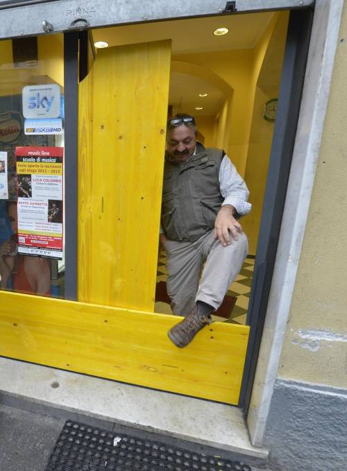 Negozianti denunciati alla Procura. Ma la Coop è aperta