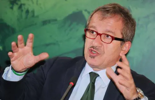 Regione Lombardia, Maroni accetta la candidatura della Lega
