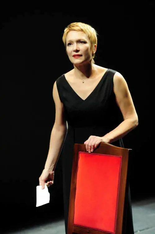 Trionfa "Trovarsi" di Pirandello all'Eliseo con Mascia Musy