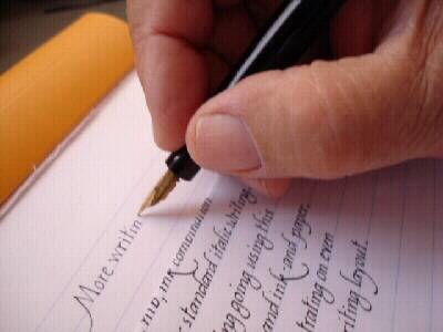 Inghilterra: a scuola si insegna a scrivere a mano