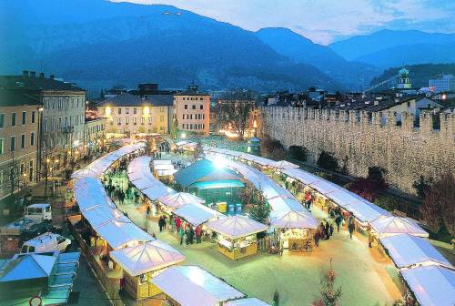 Dalle Dolomiti alla Val d'Aosta i più bei mercatini dell'Avvento