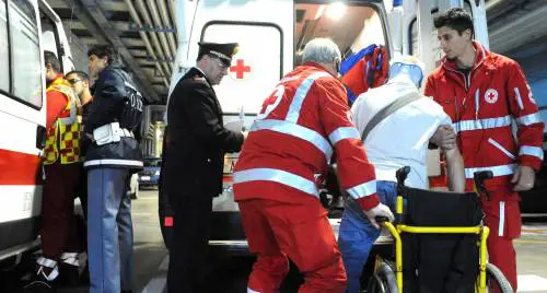 Precipita per mille metri, incubo sull'aereo