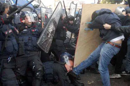 Il governo si inventa anche la prova tv per arrestare i violenti