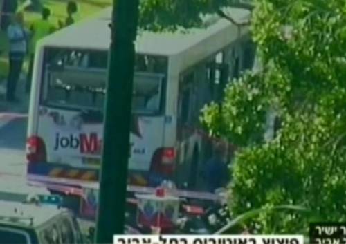 Tel Aviv, esplosione su un autobus: venti feriti