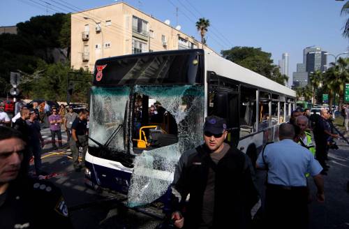Tel Aviv, esplosione su bus: 27 feriti. Iran: "Aiuto militare a Gaza"