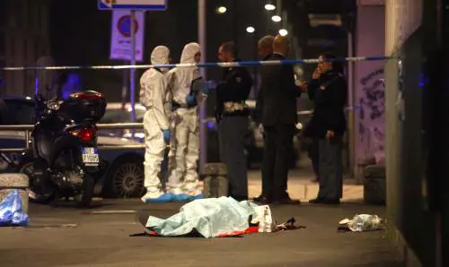 Ucciso in mezzo alla strada con un colpo di pistola in testa