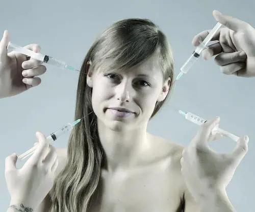 Cellulite al Sud, rughe a Nord Pure il ritocchino divide l'Italia 