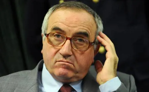 Che ridere, botte tra i pm