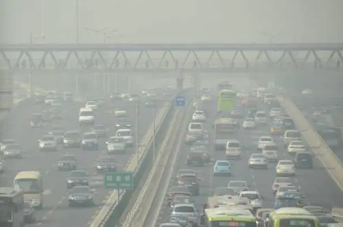 Smog, riscaldamenti abbassati e stop alle auto senza filtro