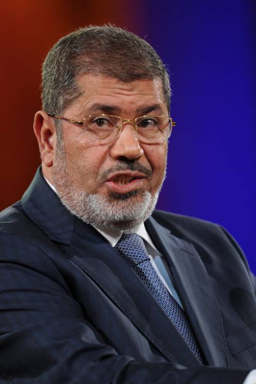 Egitto, Morsi mediatore a Gaza nei guai in casa propria
