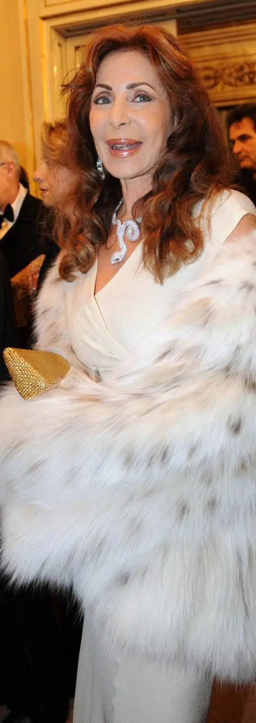 Gli abiti della Scala Conto alla rovesciaPompose o in look «austerity» Dilemma delle vip per la Prima